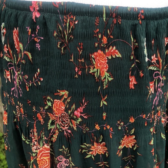Max Studio Floral Skirt with Elastic Waist. Size M - Picture 9 of 12